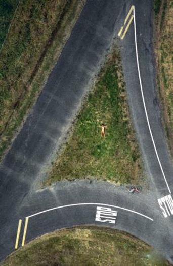 裸居被无人机拍，隐私何处寻？-第1张图片-广州国自机器人