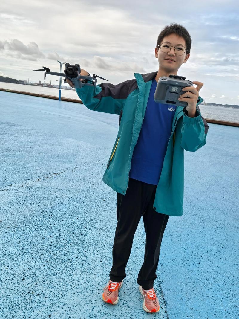 大疆无人机视频表演如何编排震撼画面？-第1张图片-广州国自机器人