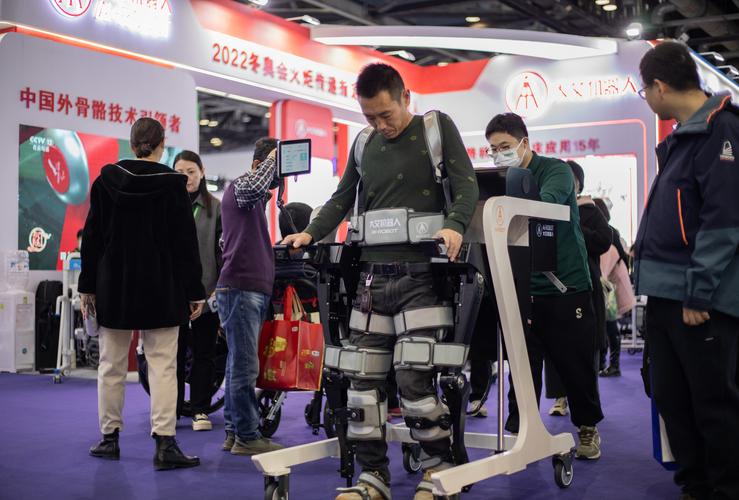 北京大艾外骨骼机器人如何帮助患者行走?-第1张图片-广州国自机器人 北京大艾外骨骼机器人如何帮助患者行走?-第1张图片-广州国自机器人