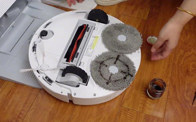 小米扫地机器人怎么拆开清理？-第2张图片-广州国自机器人