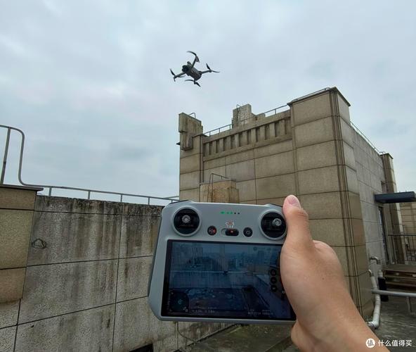 无人机航拍时突然来电，信号干扰还是另有隐情？-第2张图片-广州国自机器人