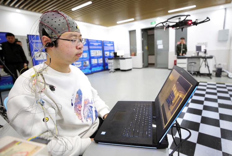 残疾人意念控制无人机-第1张图片-广州国自机器人