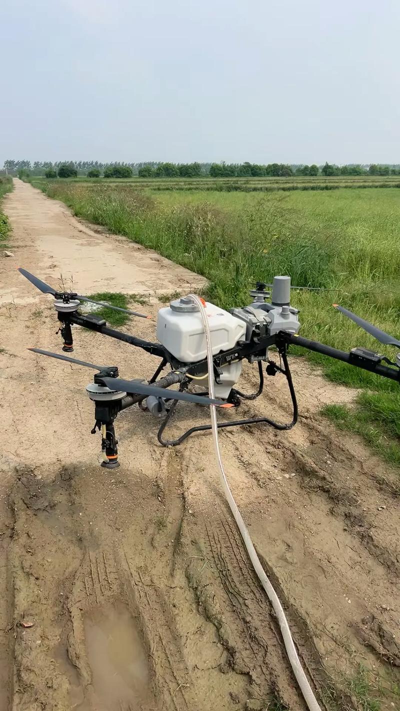 无人机打农药服务团队,靠谱吗?-第1张图片-广州国自机器人 无人机打农药服务团队,靠谱吗?-第1张图片-广州国自机器人