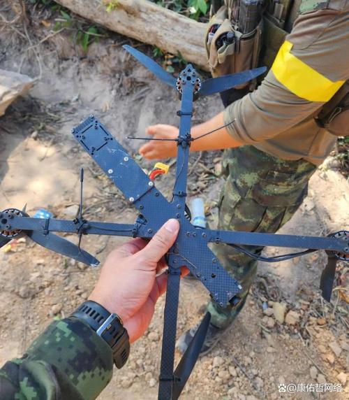 无人机扮幽灵吓路人，是恶作剧还是违法行为？-第2张图片-广州国自机器人