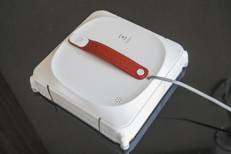 科沃斯玻璃机器人视频如何清洁？-第2张图片-广州国自机器人