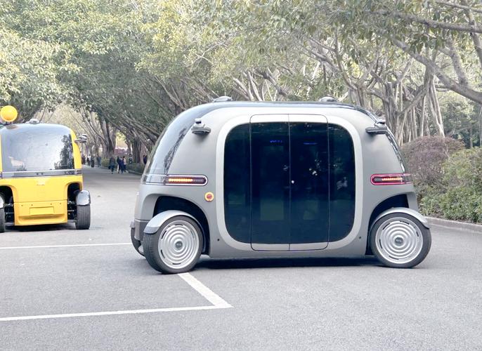 无人驾驶机车如何应对复杂路况？-第1张图片-广州国自机器人