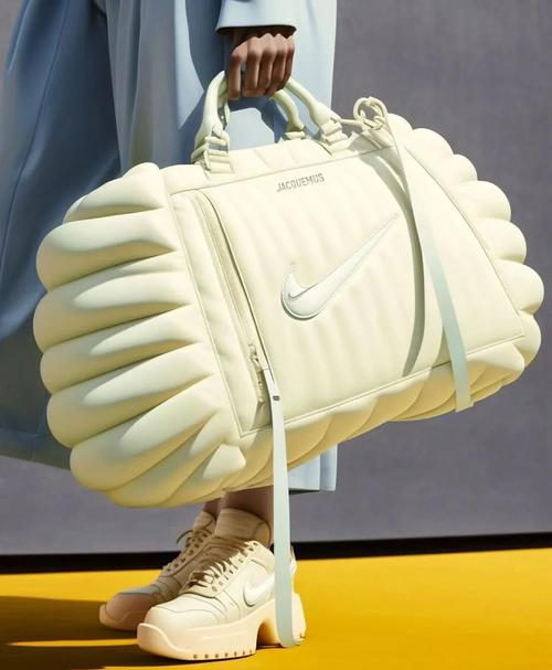 未来人工智能衣服图片-第2张图片-广州国自机器人