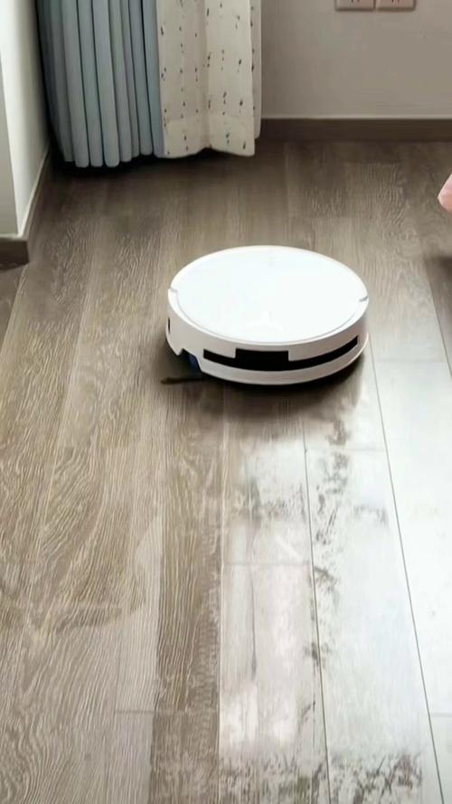 扫地机器人地面进水怎么办？-第1张图片-广州国自机器人
